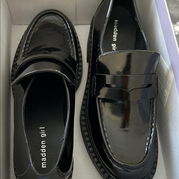 Madden Girl Ambrosse Loafers - Picture 4 of 15